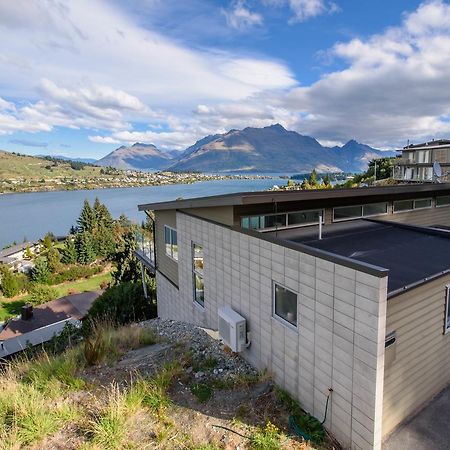 Contemporary Hilltop Abode Куийнстаун Екстериор снимка