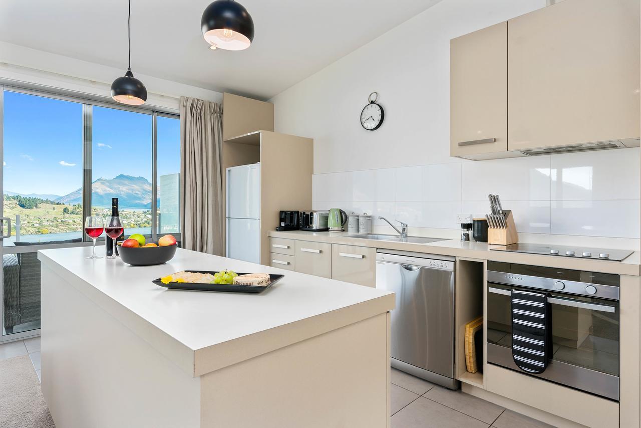Contemporary Hilltop Abode Куийнстаун Екстериор снимка
