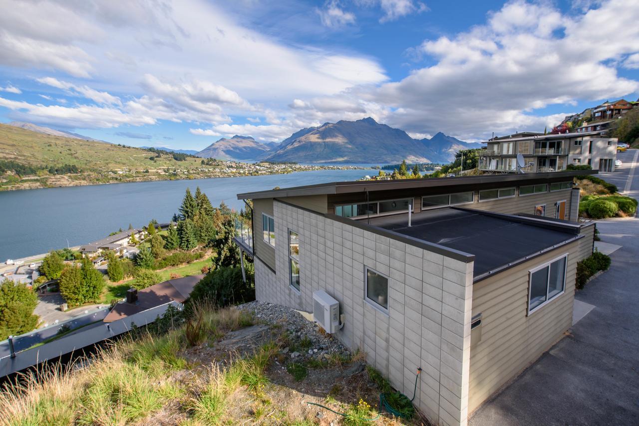 Contemporary Hilltop Abode Куийнстаун Екстериор снимка