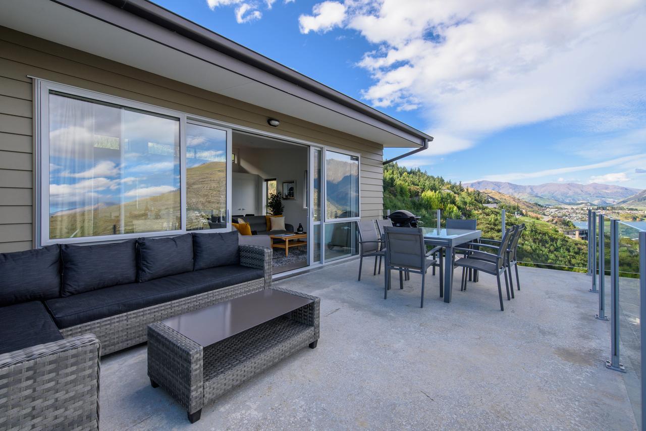 Contemporary Hilltop Abode Куийнстаун Екстериор снимка
